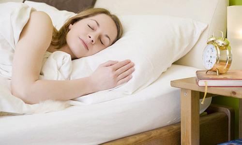 Вот что произойдет с организмом, если спать без одежды